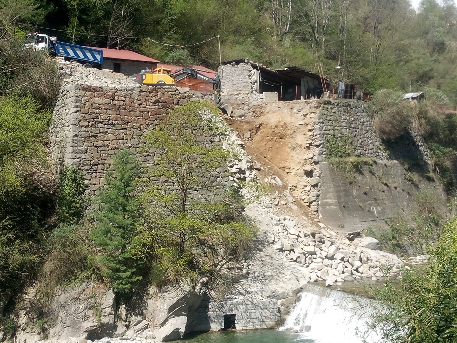 Ripristino muro sottoscarpa strada comunale Balma - Riabella. | Premio +bellezza in Valle